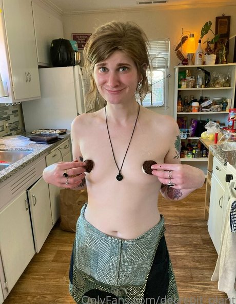 Decrepit plant OnlyFans Nacktbilder