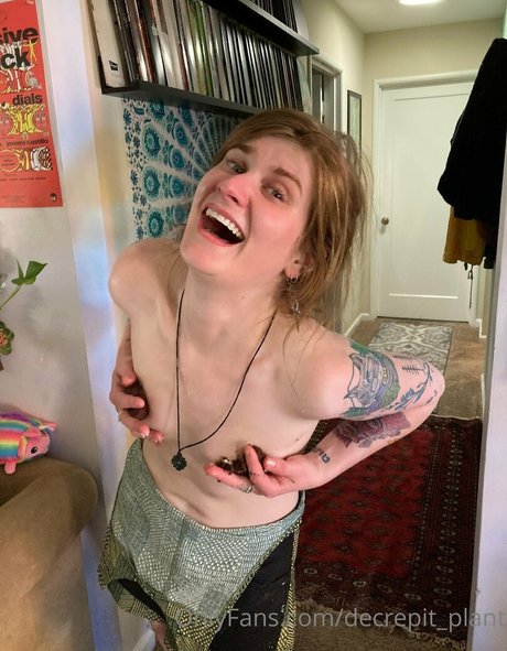 Decrepit plant OnlyFans Model Fotos