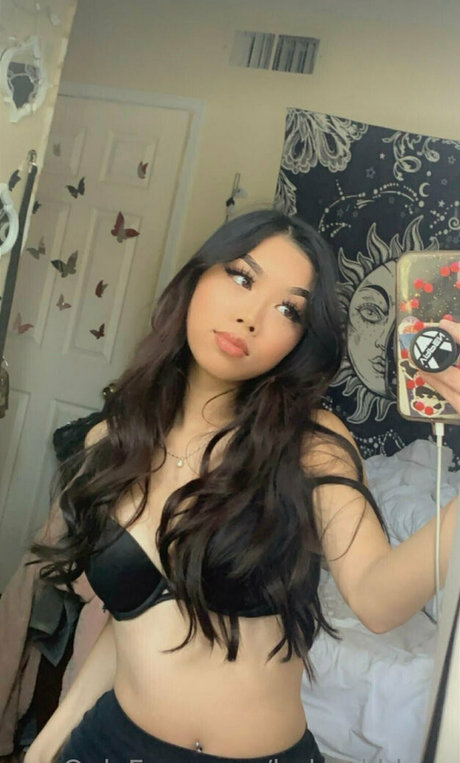 babyykhloee Sextape OnlyFans Nacktbilder