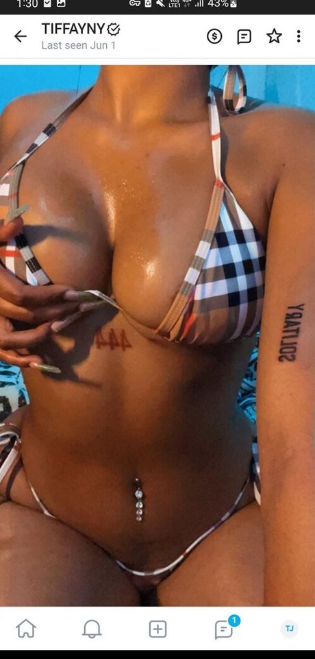 tiffaynyy OnlyFans nackte Brüste