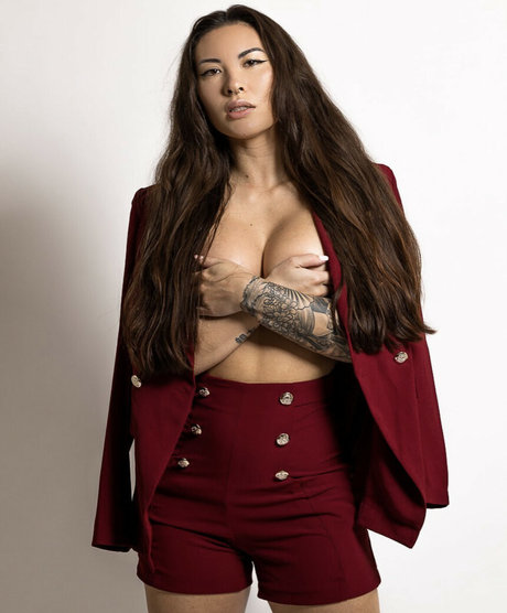 iris est2020 OnlyFans Leaks Pornografie