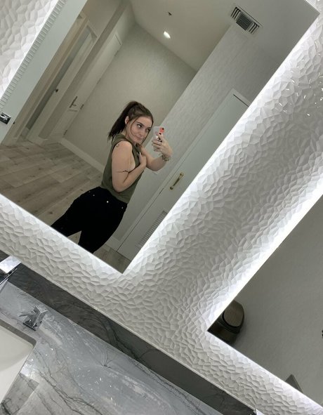 Hotwifechar Leak von OnlyFans