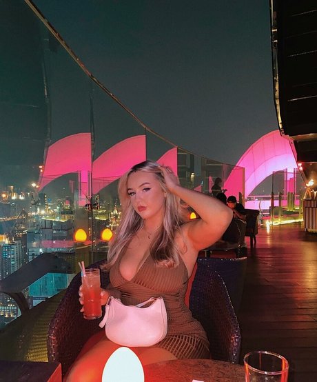 Helayna Birkett OnlyFans nackte Brüste