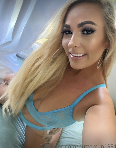 love misssarah unlocked OnlyFans Leak