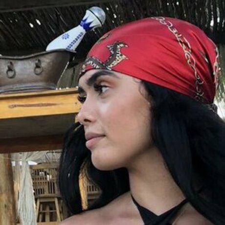 Jazmin Bertrand Nur für Fans