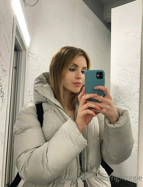 rightregie Nackt auf OnlyFans