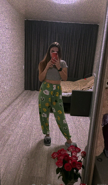 shy lilli OnlyFans Strip