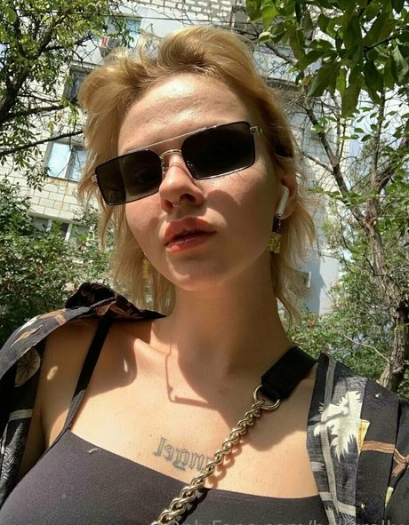 hollyrolly OnlyFans Model Fotos