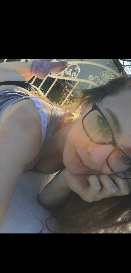 s b 1994 OnlyFans Brüste Bild