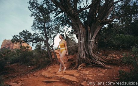 Reedsuicide OnlyFans nackte Brüste