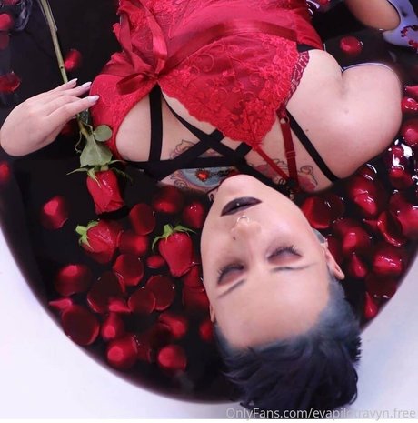 evapilotravyn free Po OnlyFans