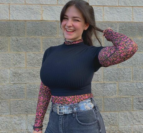 Sarah Lynne Marie OnlyFans OnlyFans