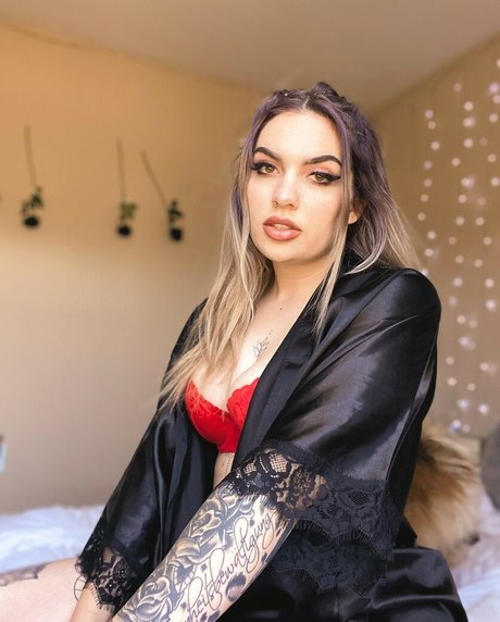 Alexxa Mia OnlyFans Leaj