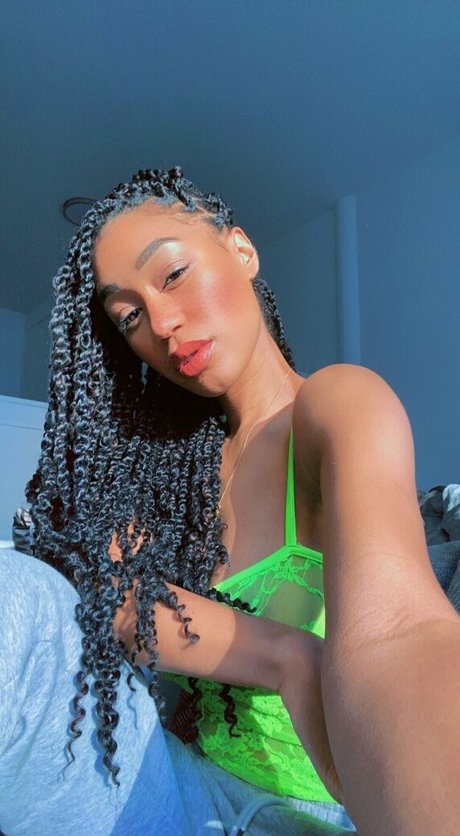 Nia Simone Leaks von Nacktbildern auf OnlyFans