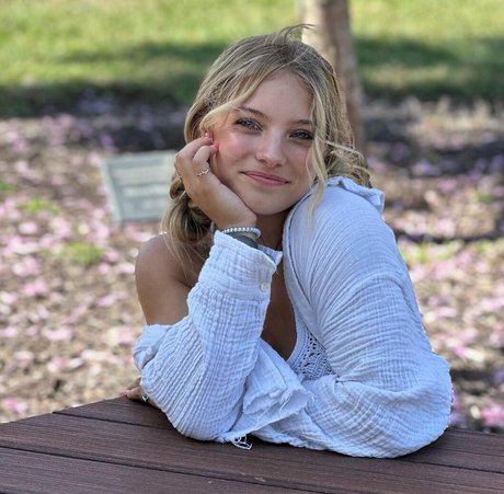 Isabella DuCharme Sex auf OnlyFans