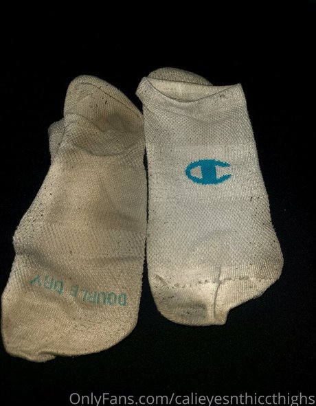 calieyesnthiccthighs OnlyFans Leak