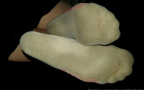 calieyesnthiccthighs OnlyFans Model Fotos