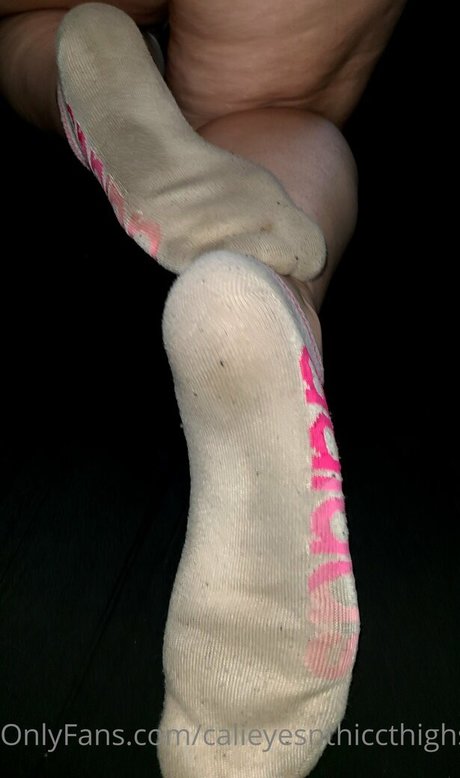 calieyesnthiccthighs Nacktbilder OnlyFans Leaks