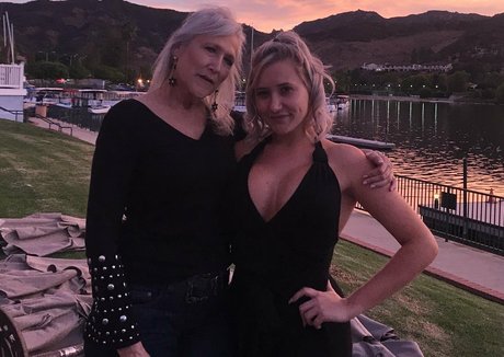 suzieandhannah OnlyFans geleakte Pornografie