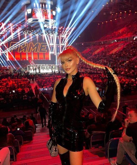 Gabriella Szklarz OnlyFans nackte Brüste