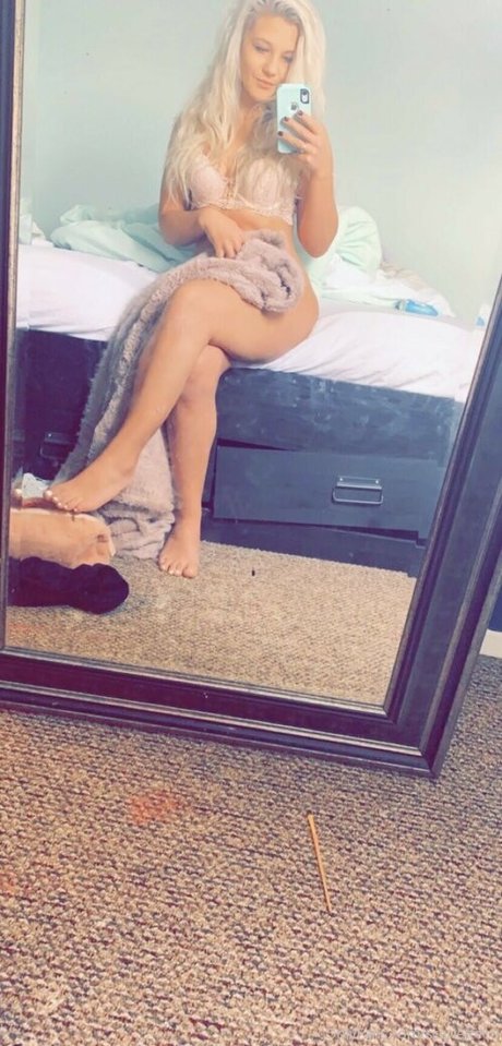 Scarlette James Nackt auf OnlyFans