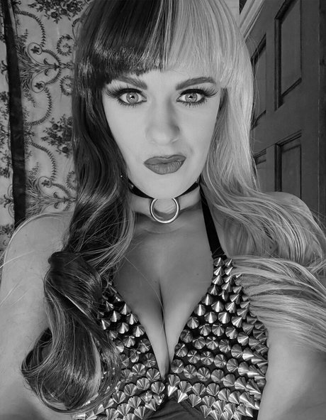 belle hella OnlyFans-Inhalte