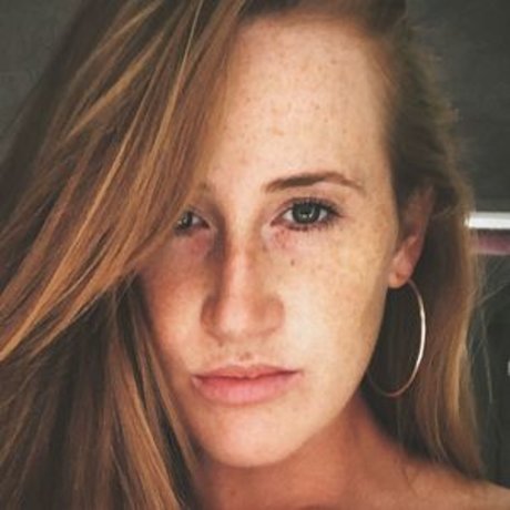 Clarabella OnlyFans Leaj