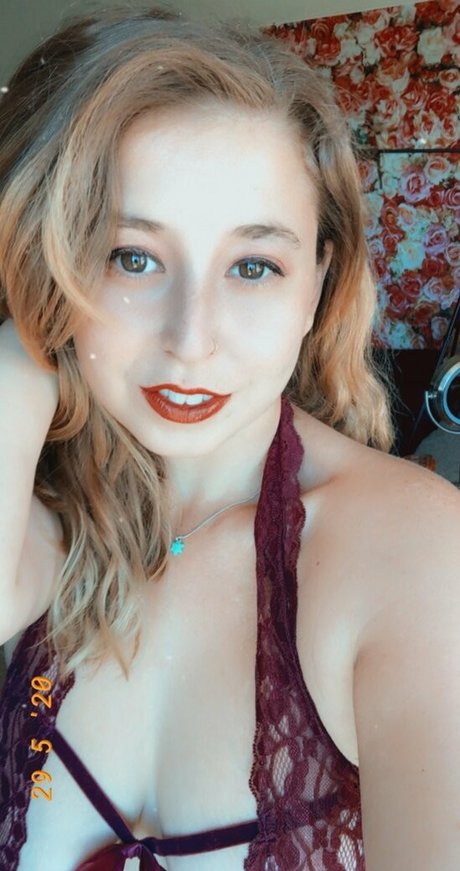 sarahtheslutfree XXX OnlyFans