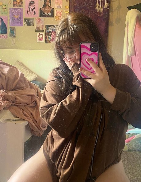 Holyhollyphoebe Auf OnlyFans