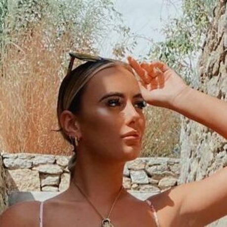 Millie Court OnlyFans Bilder