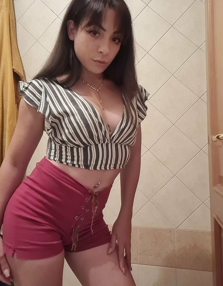 yfaveth OnlyFans Striptease