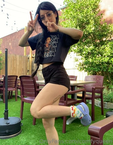 comfyqueen OnlyFans Sextape