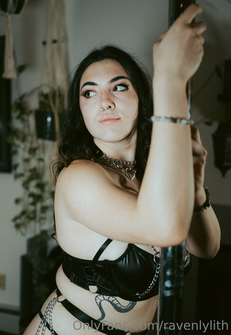 ravenlylith OnlyFans-Fotos
