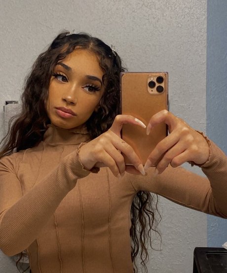 alyssaleaasmr OnlyFans-Creator