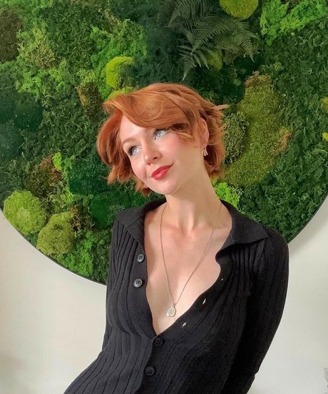 KallMeKris Strip OnlyFans