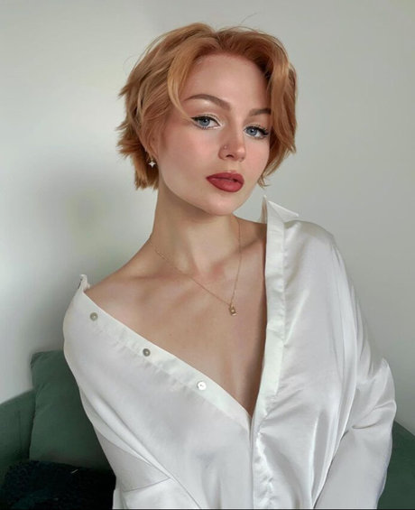 KallMeKris OnlyFans Striptease