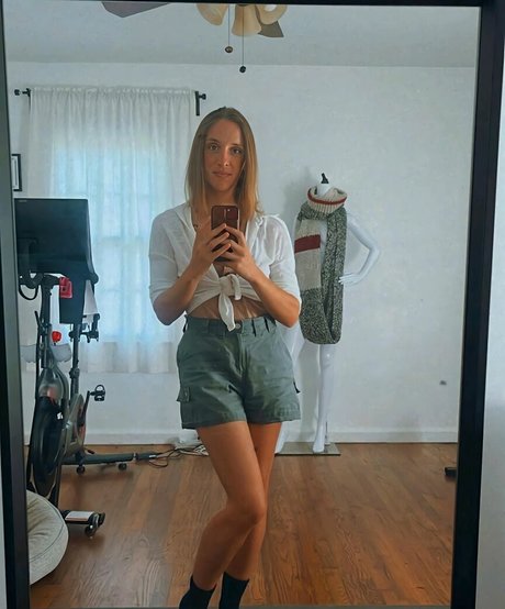 Ashley Victoria Robinson OnlyFans Leaks