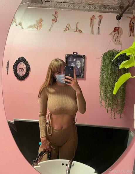 Angelyoungsxxx OnlyFans Star
