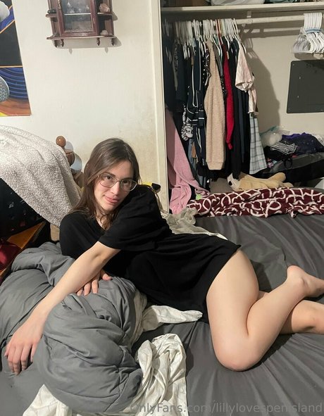 lillylovespenisland OnlyFans Archiv