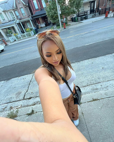 tanyawild OnlyFans Brüste Bild