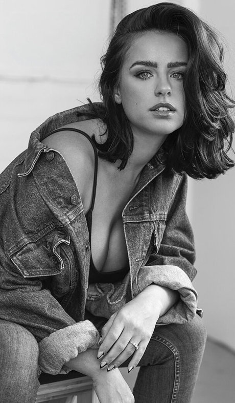 Georgia May Foote OnlyFans Strip