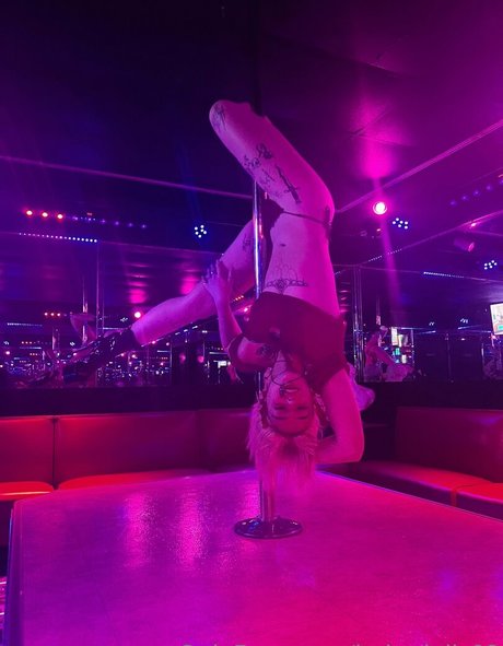 babydoll 02 NurlyFans-Pornos