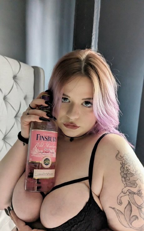 Mina Cinnamon Nacktbilder geleakt