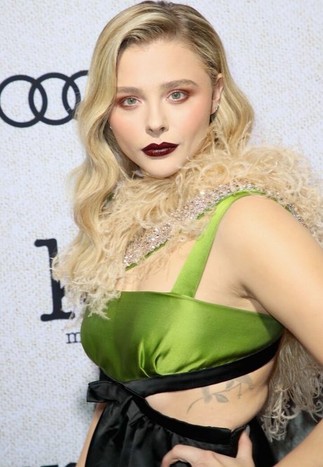 Chloe Grace Moretz OnlyFans Model Bilder