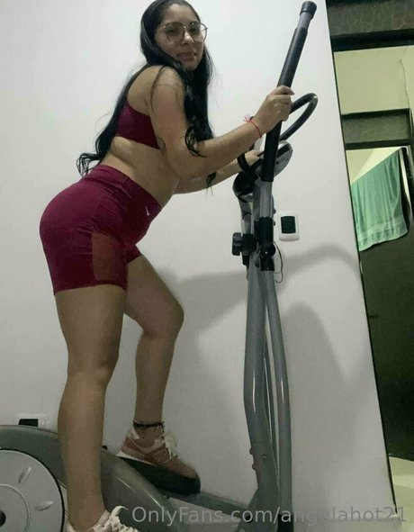 angelahot21 OnlyFans öffentliche Fotos OnlyFans