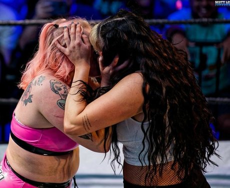 latina solo onlyfans Kunst nackt Set