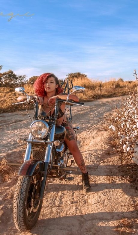 emo femboy onlyfans erotisch Beitrag