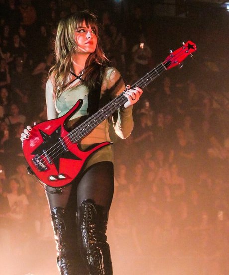 Victoria De Angelis OnlyFans Nacktbilder