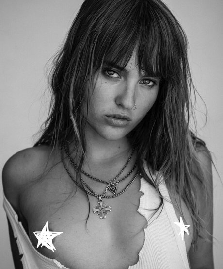 Victoria De Angelis XXX OnlyFans