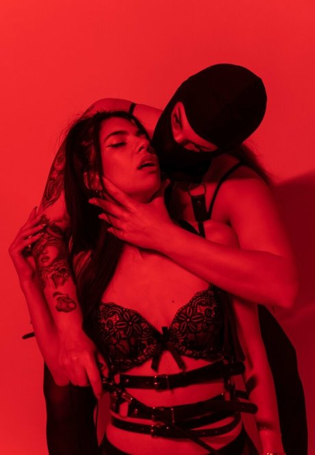 Eva mli Neue geleakte OnlyFans-Inhalte